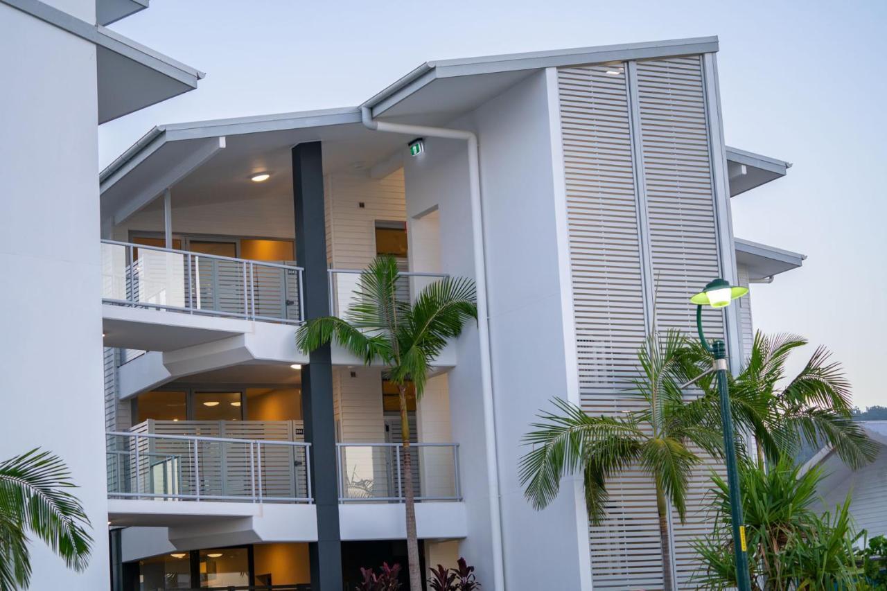 Harbour Cove Hotel Еърли Бийч Екстериор снимка