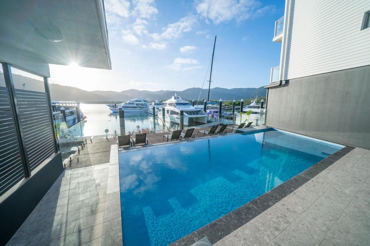 Harbour Cove Hotel Еърли Бийч Екстериор снимка