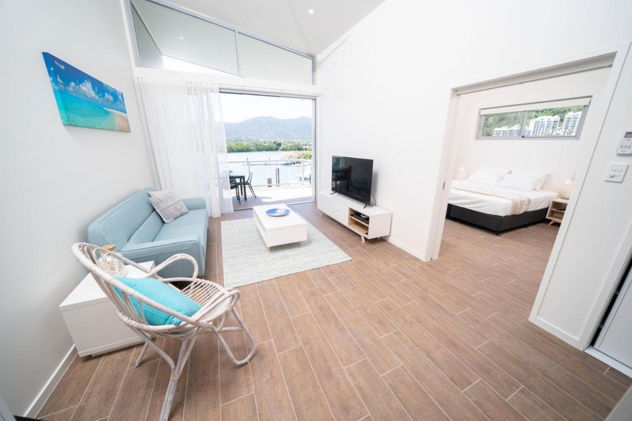 Harbour Cove Hotel Еърли Бийч Екстериор снимка